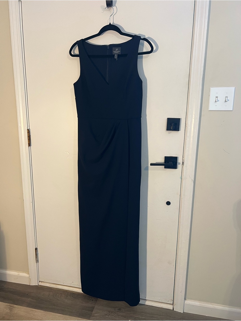 Adrianna Papell Black Sleeveless V-Neck Maxi Dress